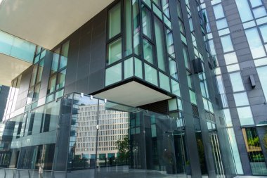 Milan, Lombardy, İtalya: Alvar Aalto Meydanı 'ndaki modern binalar. Torre Solaria, İtalya 'nın en yüksek yerleşim yeri.