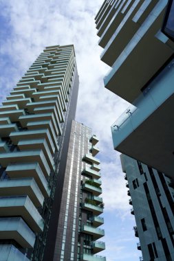 Milan, Lombardy, İtalya: Alvar Aalto Meydanı 'ndaki modern binalar. Torre Solaria, İtalya 'nın en yüksek yerleşim yeri.