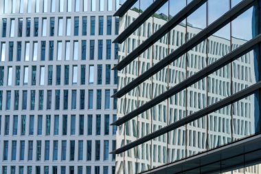 Milan, Lombardy, İtalya: Alvar Aalto Meydanı 'ndaki modern binalar.