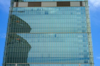 Milan, Lombardy, İtalya: Şehir yaşamındaki modern Isozaki kulesi