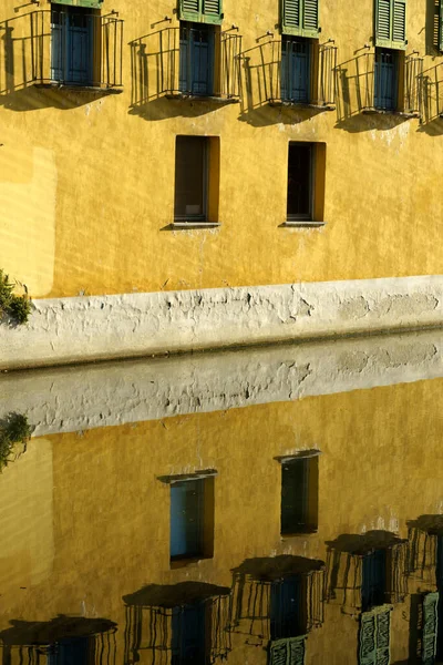 Milan Lombardy Talya Martesana Kanalı Eski Binalar Yansıma — Stok fotoğraf