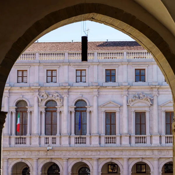 Bergamo Lombardia Italia Historialliset Rakennukset Kaupungin Pääaukiolla Tunnetaan Piazza Vecchia — kuvapankkivalokuva