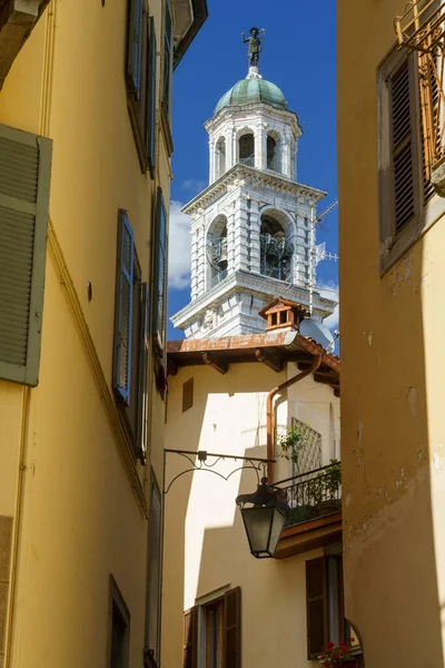 Clusone Bergamo Lombardia Włochy Zabytkowe Budynki Mieszkalne Dzwonnica — Zdjęcie stockowe