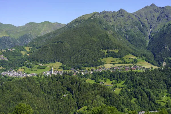 Hegyvidéki Táj Nyáron Vivione Hágóhoz Vezető Mentén Bergamo Lombardia Olaszország — Stock Fotó