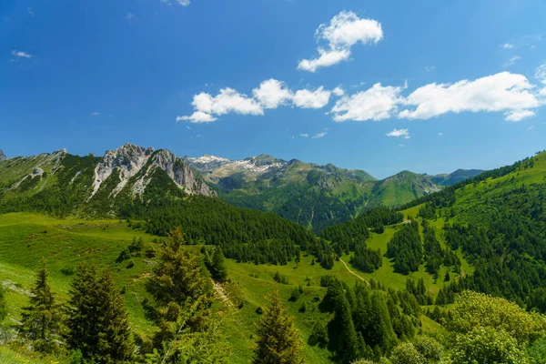 Paisaje Montaña Largo Del Camino Paso Crocedomini Provincia Brescia Lombardía —  Fotos de Stock