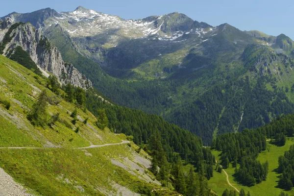 Hegyvidéki Táj Crocedomini Hágóhoz Vezető Mentén Brescia Tartományban Lombardia Olaszország — Stock Fotó