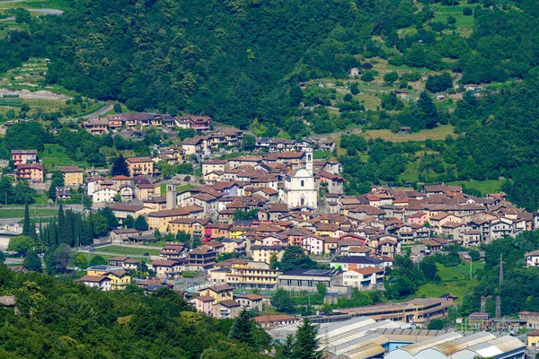 Kilátás Breno Brescia Lombardia Olaszország Útról Crocedomini Hágó Nyáron Hegyvidéki — Stock Fotó