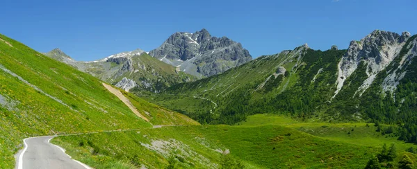 Ορεινό Τοπίο Κατά Μήκος Του Δρόμου Προς Πέρασμα Crocedomini Στην — Φωτογραφία Αρχείου