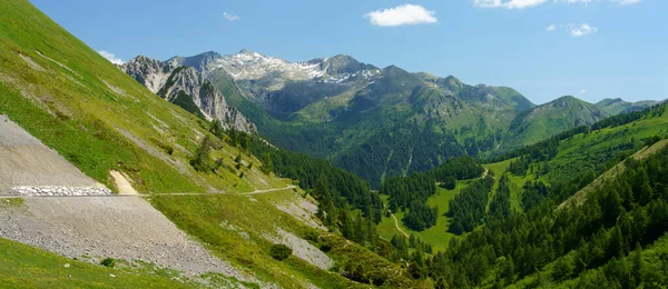 Bergslandskap Längs Vägen Till Crocedomini Pass Bresciaprovinsen Lombardiet Italien Sommaren — Stockfoto