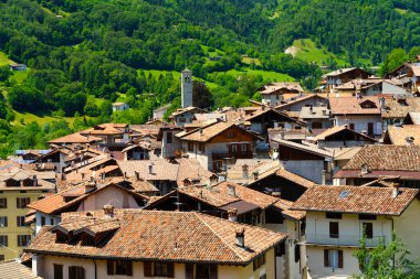 Bagolino, Brescia, Lombardy, İtalya: tarihi şehrin panoramik manzarası