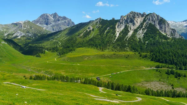 夏季意大利伦巴第Brescia省通往Crocedomini的道路上的山区景观 — 图库照片