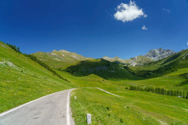 Krajobraz Górski Wzdłuż Drogi Przełęczy Crocedomini Prowincji Brescia Lombardia Włochy — Zdjęcie stockowe