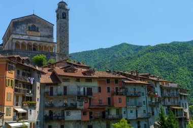 Bagolino, Brescia, Lombardy, İtalya: tarihi şehrin panoramik manzarası