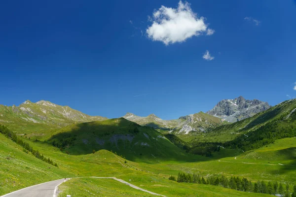 Paisagem Montanhosa Longo Estrada Para Crocedomini Passar Província Bréscia Lombardia — Fotografia de Stock