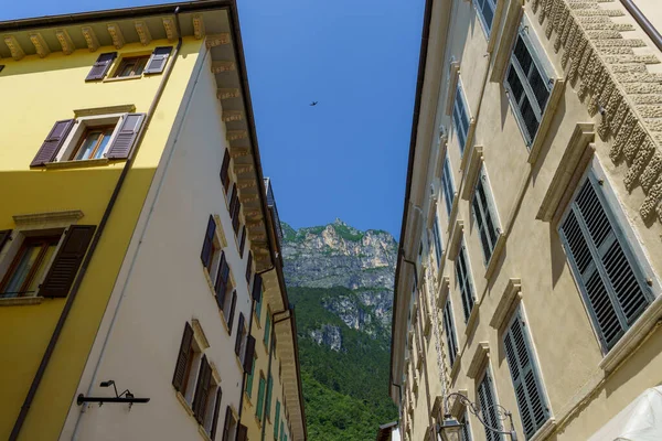 Riva Del Garda Trentino Włochy Stare Miasto Turystyczne Nad Jeziorem — Zdjęcie stockowe