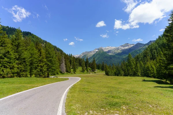 Horská Krajina Podél Silnice Průsmyku Crocedomini Provincii Brescia Lombardie Itálie — Stock fotografie