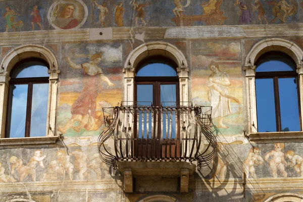 Trento Trentino Alto Adige Itálie Malovaná Fasáda Historických Budov Katedrálním — Stock fotografie