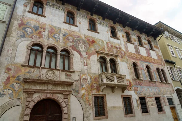 Trento Trentino Alto Adige Talya Merkezde Tarihi Binalar Boyalı Cephe — Stok fotoğraf