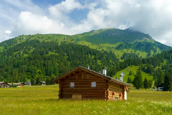 Yaz Aylarında Rolle Pass Trento Trentino Alto Adige Yolu Boyunca — Stok fotoğraf