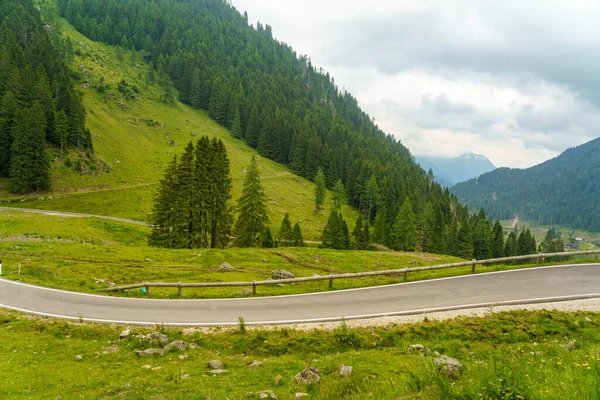 Paisagem Montanhosa Verão Longo Estrada Para Manghen Pass Trento Trentino — Fotografia de Stock