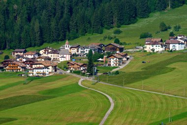 Moena, Trento, Trentino Alto Adige, İtalya Dolomitler 'de yazın