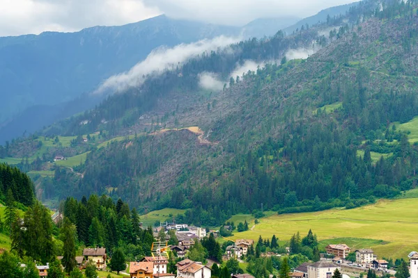 Widok Moena Trento Trentino Alto Adige Włochy Dolomitach Lecie Upadłe — Zdjęcie stockowe