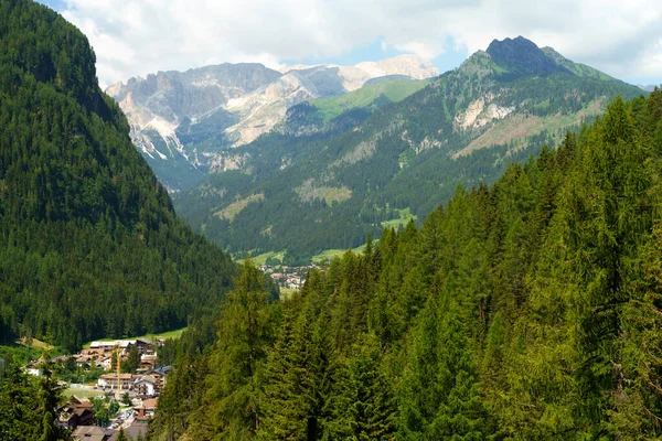 Pemandangan Pegunungan Musim Panas Sepanjang Jalan Menuju Pordoi Dolomites Trentino — Stok Foto