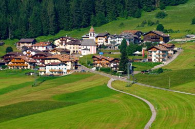 Moena, Trento, Trentino Alto Adige, İtalya Dolomitler 'de yazın