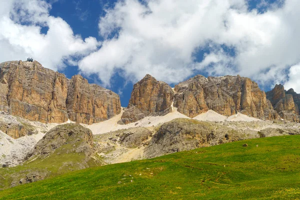 Yazın Pordoi Geçidi Boyunca Uzanan Dağ Manzarası Dolomitler Trentino Alto — Stok fotoğraf