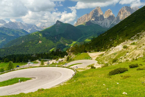 Paisagem Montanhosa Verão Longo Estrada Para Pordoi Pass Dolomites Trentino — Fotografia de Stock