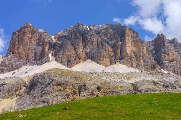 Paisaje Montaña Verano Largo Del Camino Hacia Pordoi Pass Dolomitas — Foto de Stock
