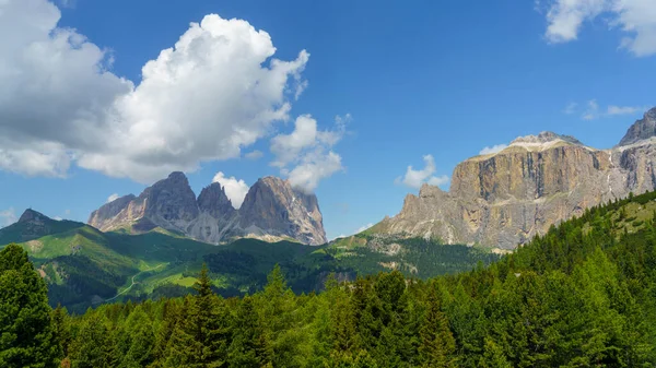 Bergslandskap Sommaren Längs Vägen Till Pordoi Pass Dolomiterna Trentino Alto — Stockfoto