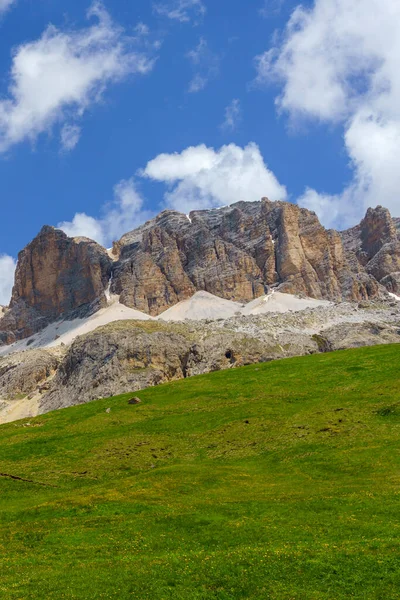 Paisaje Montaña Verano Largo Del Camino Hacia Pordoi Pass Dolomitas — Foto de Stock