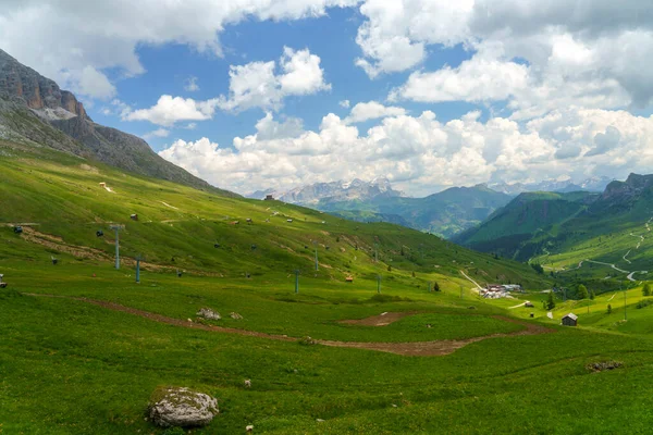 Yazın Pordoi Geçidi Boyunca Uzanan Dağ Manzarası Dolomitler Trentino Alto — Stok fotoğraf