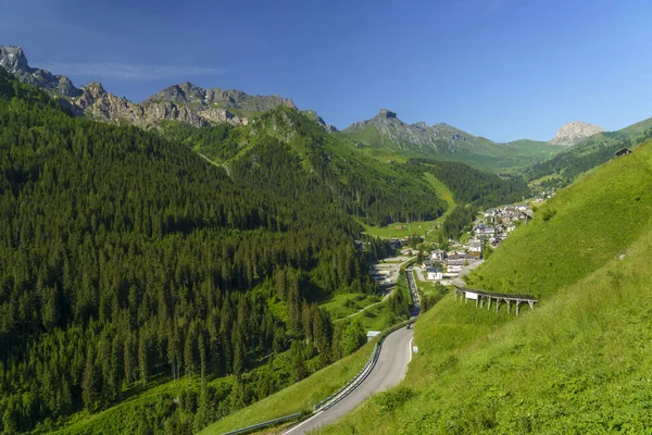 Mountain Landscape Summer Road Campolongo Pass Dolomites Belluno Province Veneto — Stock Photo, Image