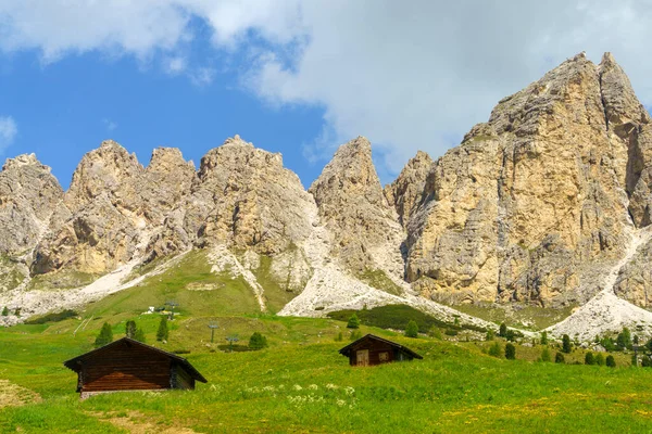 Yaz Aylarında Gardena Geçidi Boyunca Uzanan Dağ Manzarası Dolomites Bolzano — Stok fotoğraf