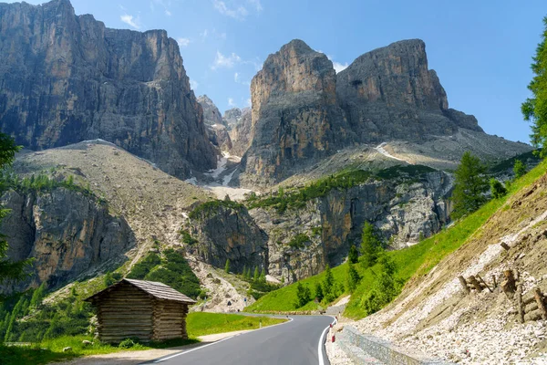 Yaz Aylarında Gardena Geçidi Boyunca Uzanan Dağ Manzarası Dolomites Bolzano — Stok fotoğraf