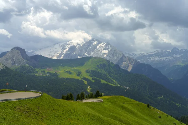 Paisagem Montanhosa Verão Longo Estrada Para Sella Pass Dolomitas Província — Fotografia de Stock