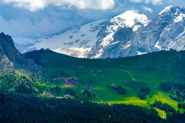 เขาในฤด อนตามถนนไปย Sella Pass Dolomites งหว Trento Trentino Alto Adige — ภาพถ่ายสต็อก