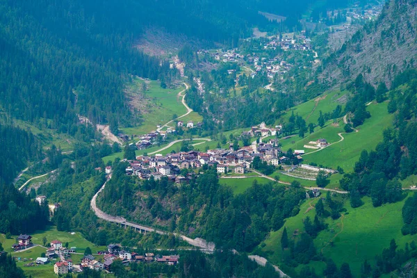Paisagem Montanhosa Verão Longo Estrada Para Colle Santa Lucia Dolomites — Fotografia de Stock
