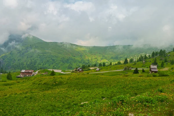 Paisagem Montanhosa Verão Longo Estrada Para Giau Pass Dolomitas Província — Fotografia de Stock