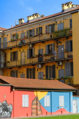 Porta Nuova, Milan, Lombardy, İtalya 'daki eski ve modern binalar