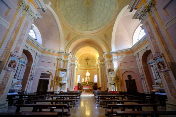 Brenna 'daki eski San Gaetano kilisesi, Como vilayeti, Lombardy, İtalya: iç mekan