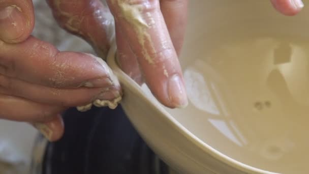粘土陶器スキル微妙な出来映え — ストック動画