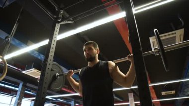 Bodybuilding fitness spor salonu egzersiz adam halter basın