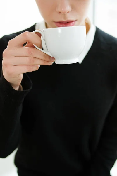 Heißgetränk Kaffee Tee Kakao Frau trinkt Getränk — Stockfoto