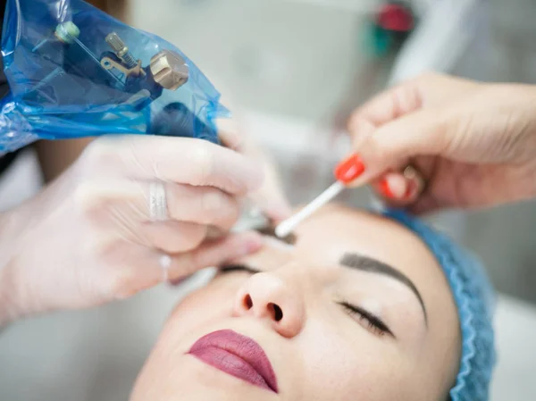 Cosmétologie décorative tatouage sourcil microblading — Photo