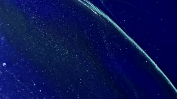 Pintura fluida cósmica galaxia polvo de estrellas azul marino — Vídeos de Stock