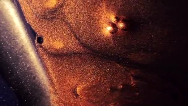 Verf beweging bronzen inkt flow glitter vloeistof — Stockvideo