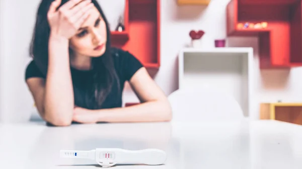 Незапланована вагітність розчарування шок відчаю — стокове фото